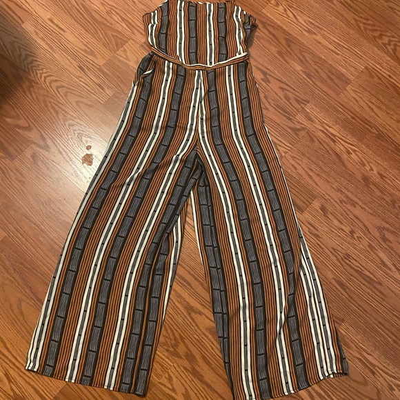 FOREVER 21 Sleeveless jumpsuit medium - Picture 2 of 9